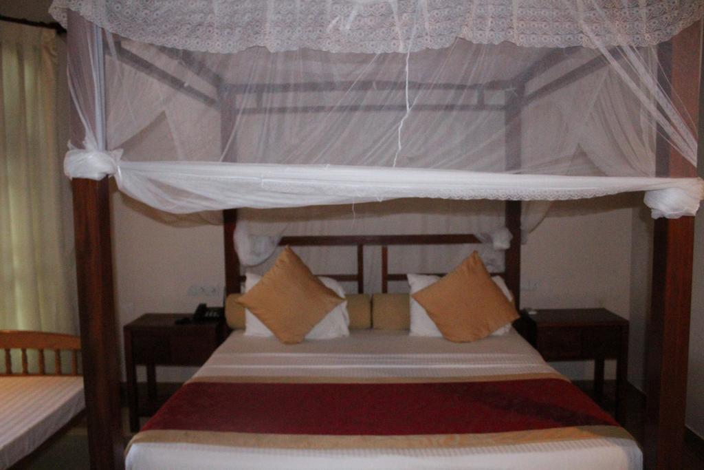 Warahena Beach Hotel Бентота Екстериор снимка