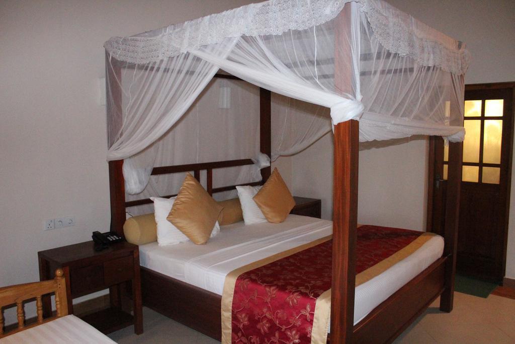 Warahena Beach Hotel Бентота Екстериор снимка