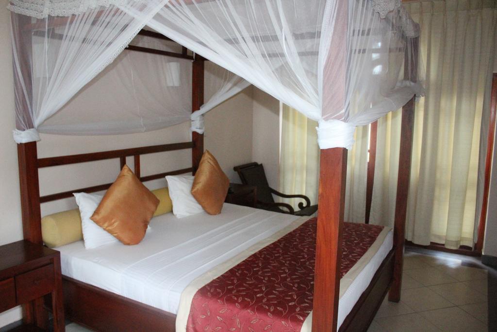 Warahena Beach Hotel Бентота Екстериор снимка